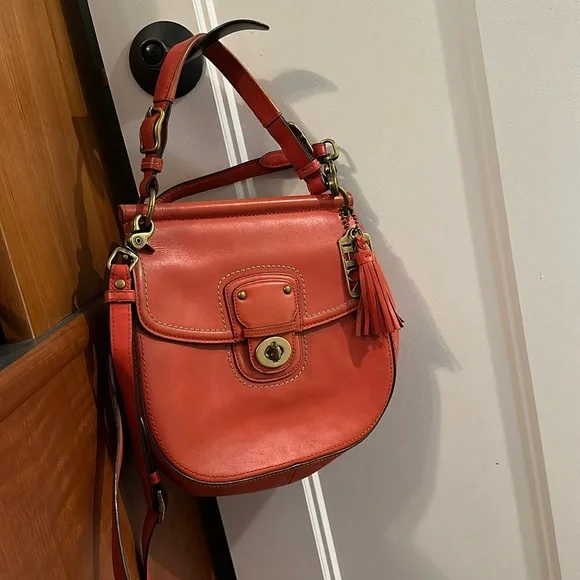 Coach leather purse. Very good used condition! - Picture 1 of 8